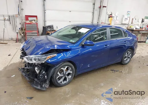 2021 Kia Forte Lxs z USA, uszkodzony, nr VIN 3KPF24AD7ME387673